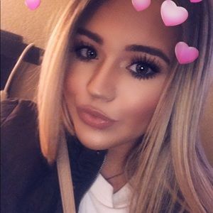 Meet your Posher, Chloe